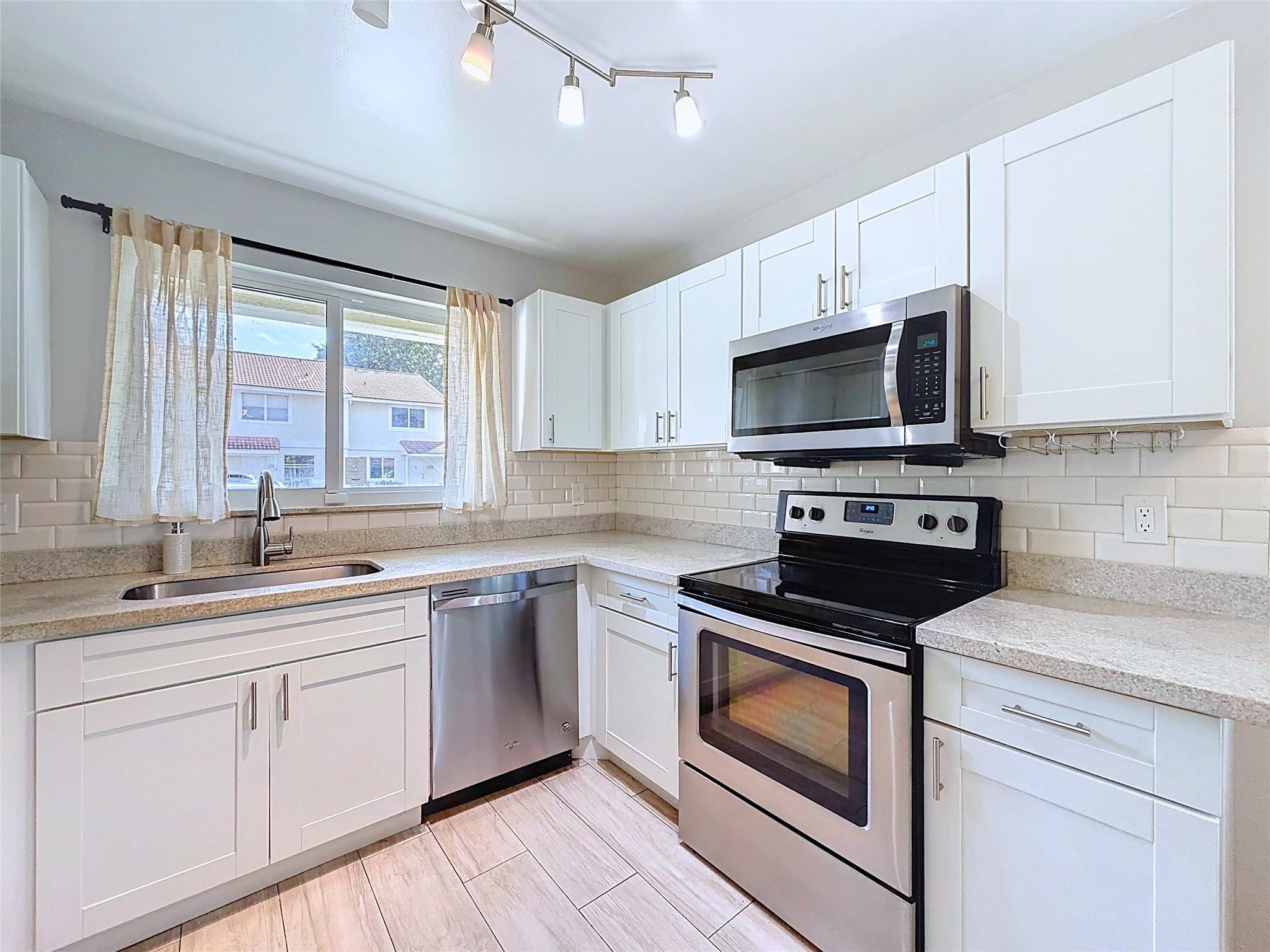 6361 Walk Circle Boca Raton, FL 33433 - Photo 7 of 16 Photo 7