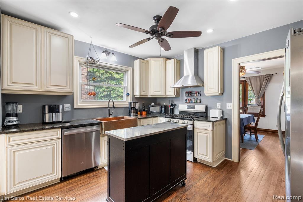 1421 Yorkshire Road Grosse Pointe, MI 48230 - Photo 4 of 29