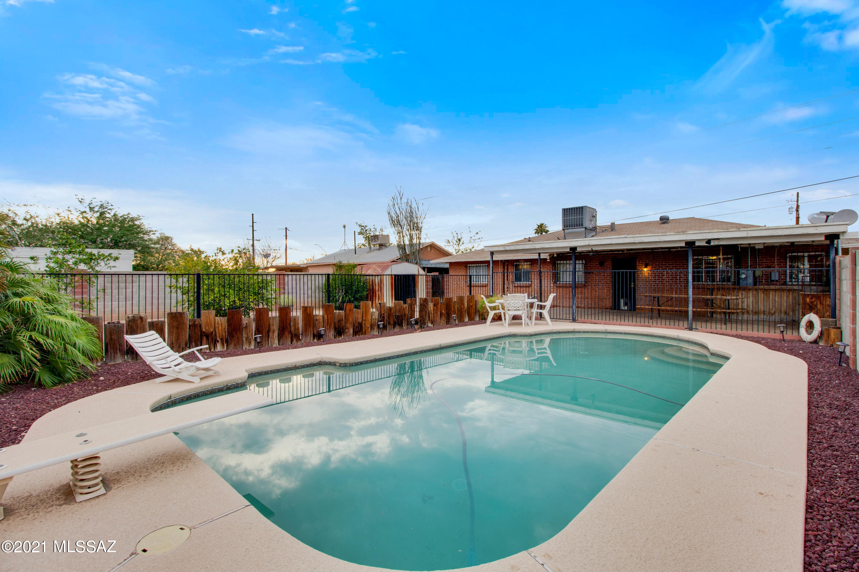 406 East Roger Road Tucson, AZ 85705 - Photo 1 of 38