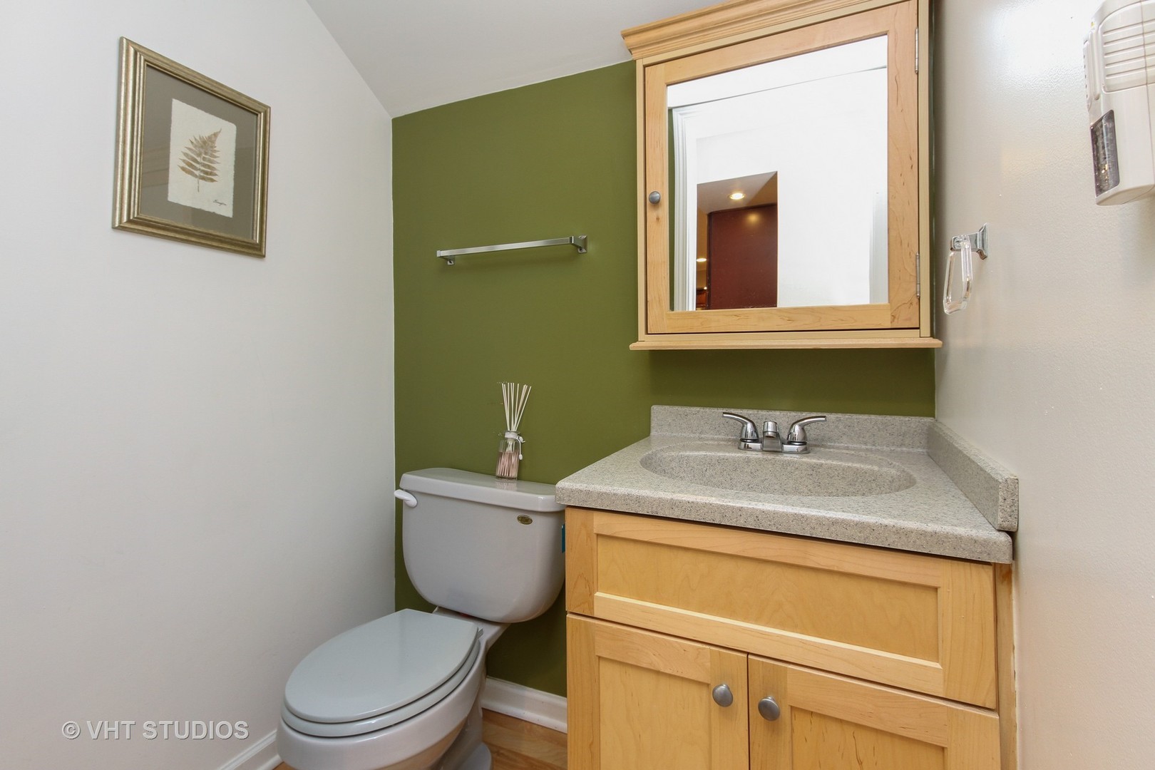 127 Hickory Road Oakwood Hills, IL 60013 - Photo 12 of 28 a bathroom with a toilet sink and mirror