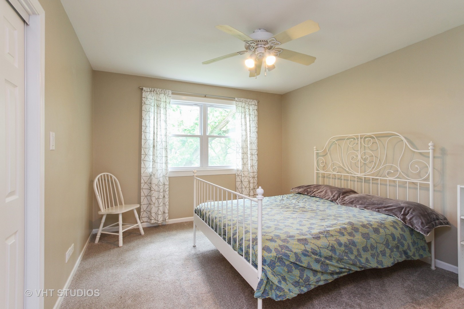 127 Hickory Road Oakwood Hills, IL 60013 - Photo 17 of 28 a bedroom with a bed chair and window