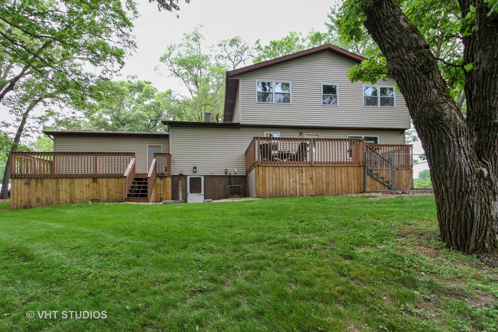 127 Hickory Road Oakwood Hills, IL 60013 - Photo 22 of 28 a house view with a garden space