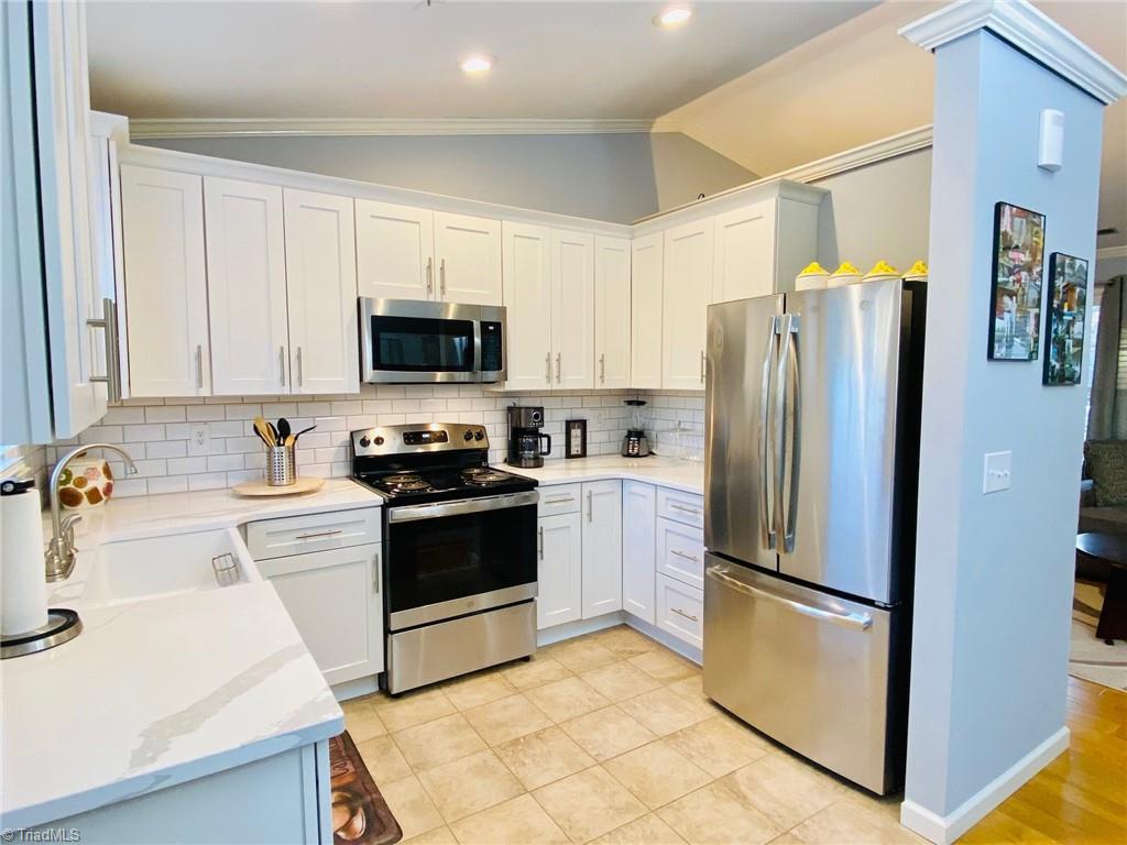 2895 Millwheel Road Pfafftown, NC 27040 - Photo 3 of 22 Newly renovated kitchen!