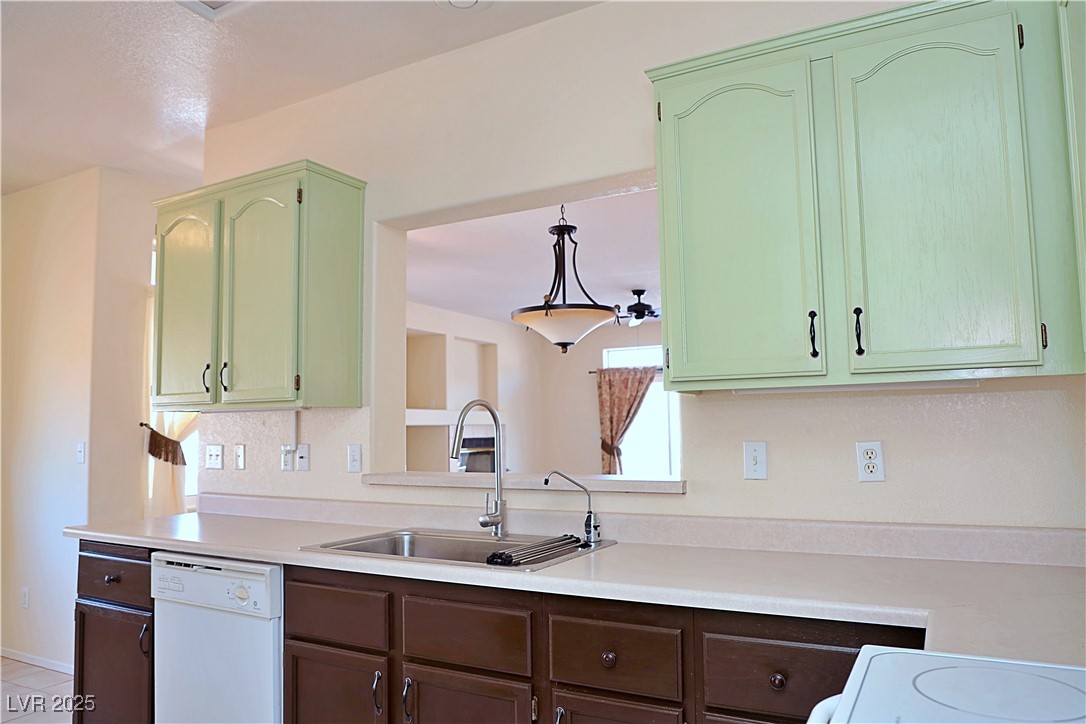 3349 Partridge Run Street Laughlin, NV 89029 - Photo 23 of 58 Kitchen with light countertops and white appliances