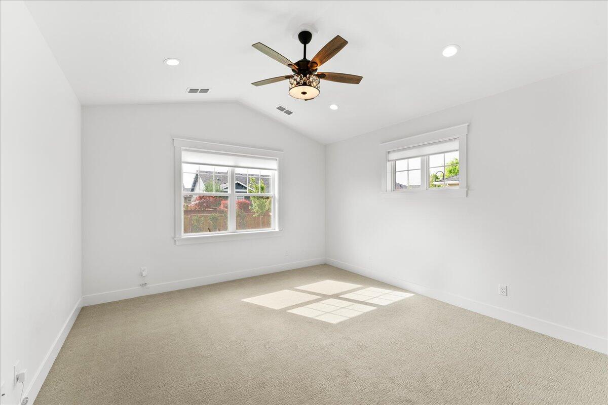 409 Castle Terrace Drive Central Point, OR 97502 - Photo 20 of 33