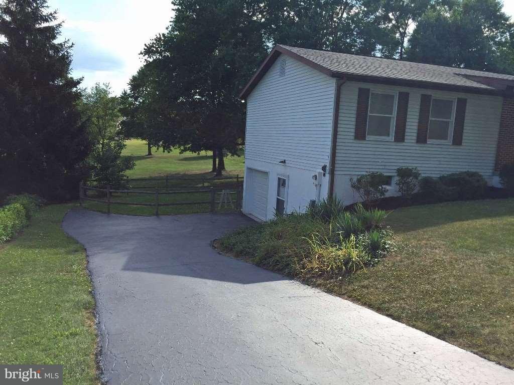 4 Benjamin Drive Hanover, PA 17331 - Photo 2 of 18 Gallery Image 2
