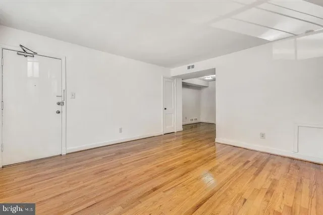 $1,999 | 7814 Tilbury Street, Unit 17, Bethesda, MD 20814