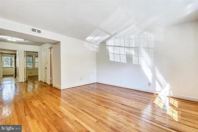 $1,999 | 7814 Tilbury Street, Unit 17, Bethesda, MD 20814