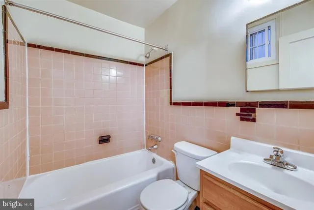 $1,999 | 7814 Tilbury Street, Unit 17, Bethesda, MD 20814