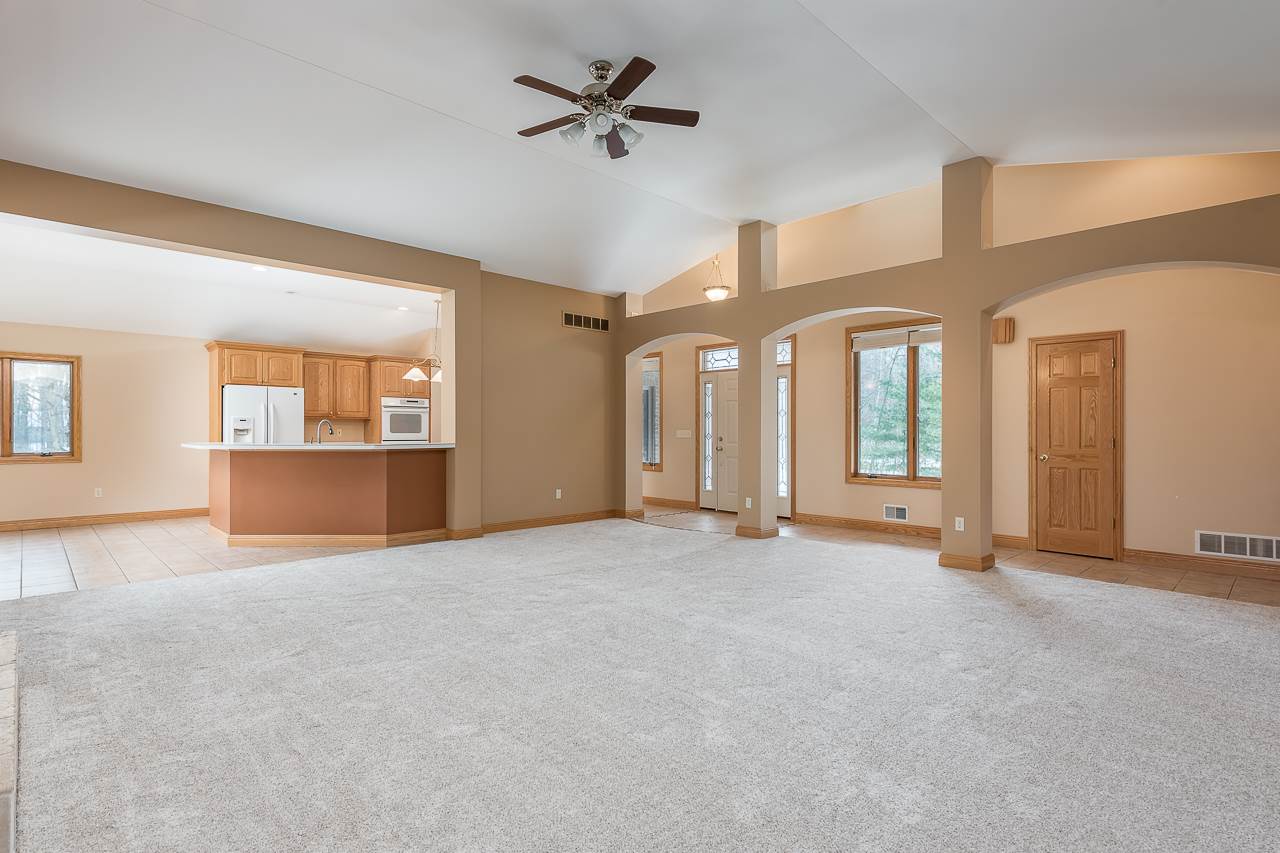 3116 North Gleaner Road Freeland, MI 48623 - Photo 3 of 32