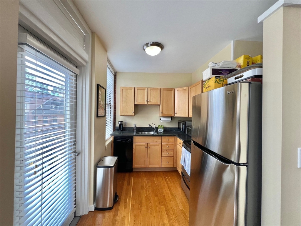 19 Fayette Street, Unit 7 Boston, MA 02116 - Photo 5 of 14