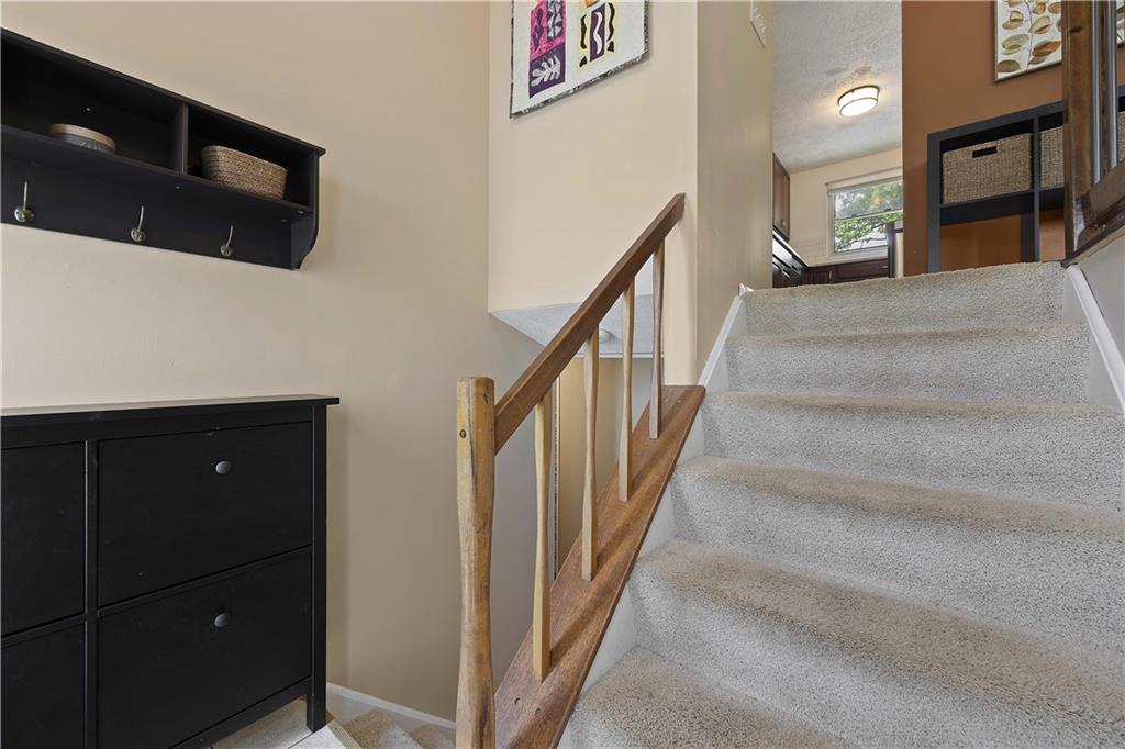 119 Summit Ridge Drive Bridgeville, PA 15017 - Photo 4 of 30 Entryway
