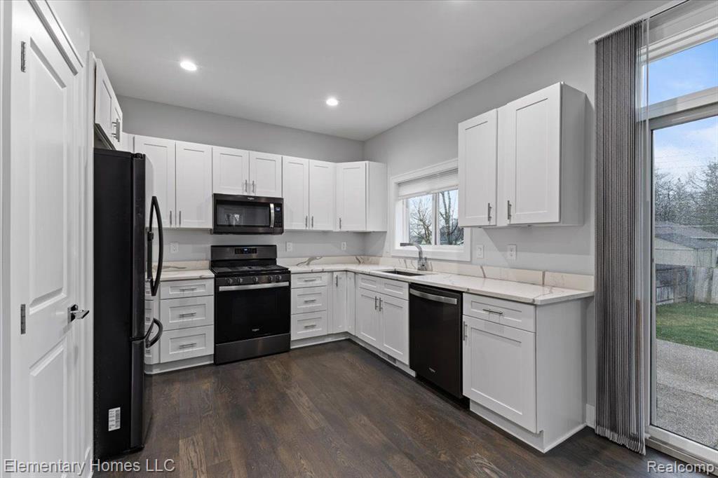 4003 Elmhurst Road Waterford, MI 48328 - Photo 7 of 28