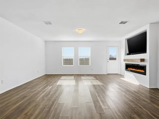 $2,400 | 461 Blue Crow Lane, Fort Worth, TX 76052