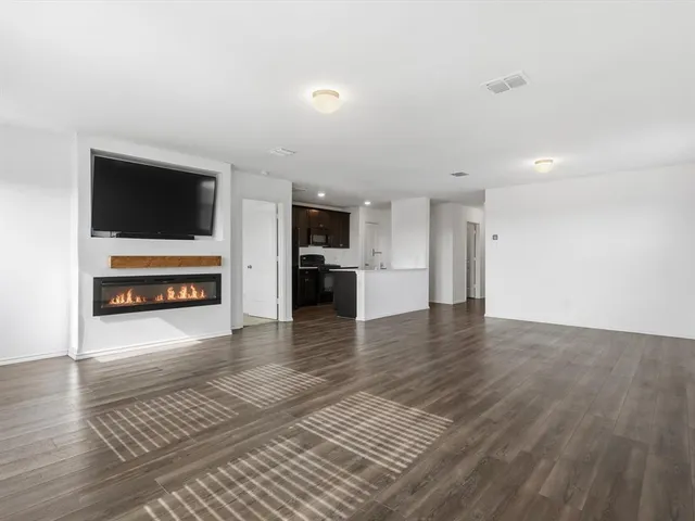 $2,400 | 461 Blue Crow Lane, Fort Worth, TX 76052