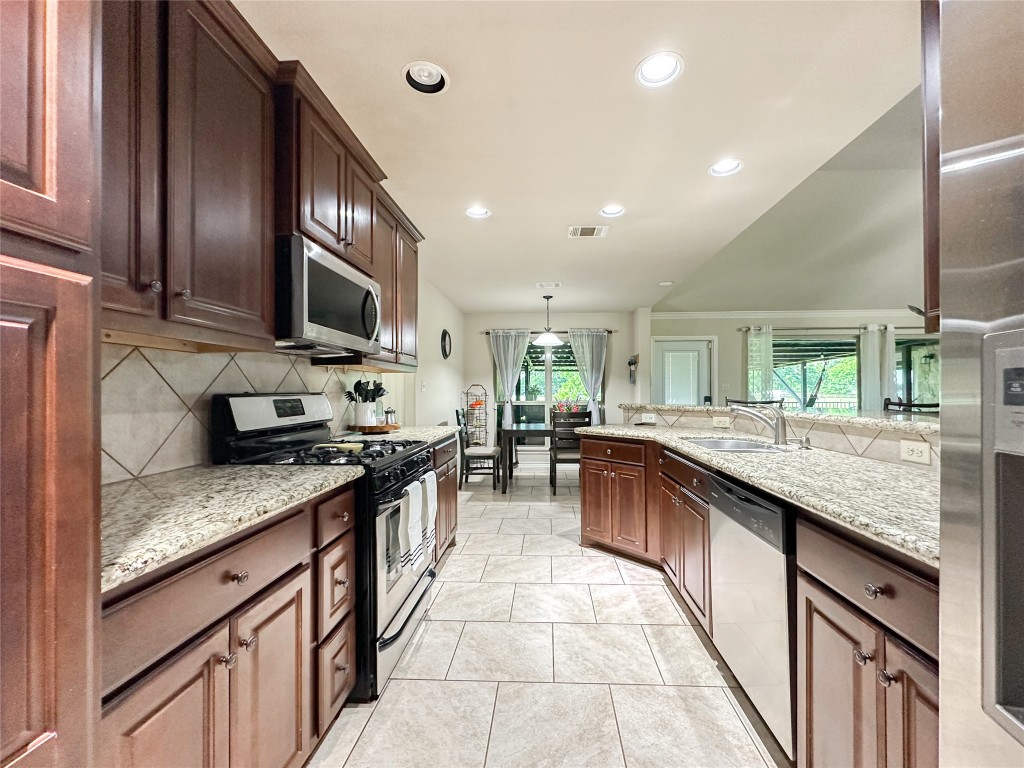 2818 Rustic Wood Lane Rosharon, TX 77583 - Photo 11 of 45