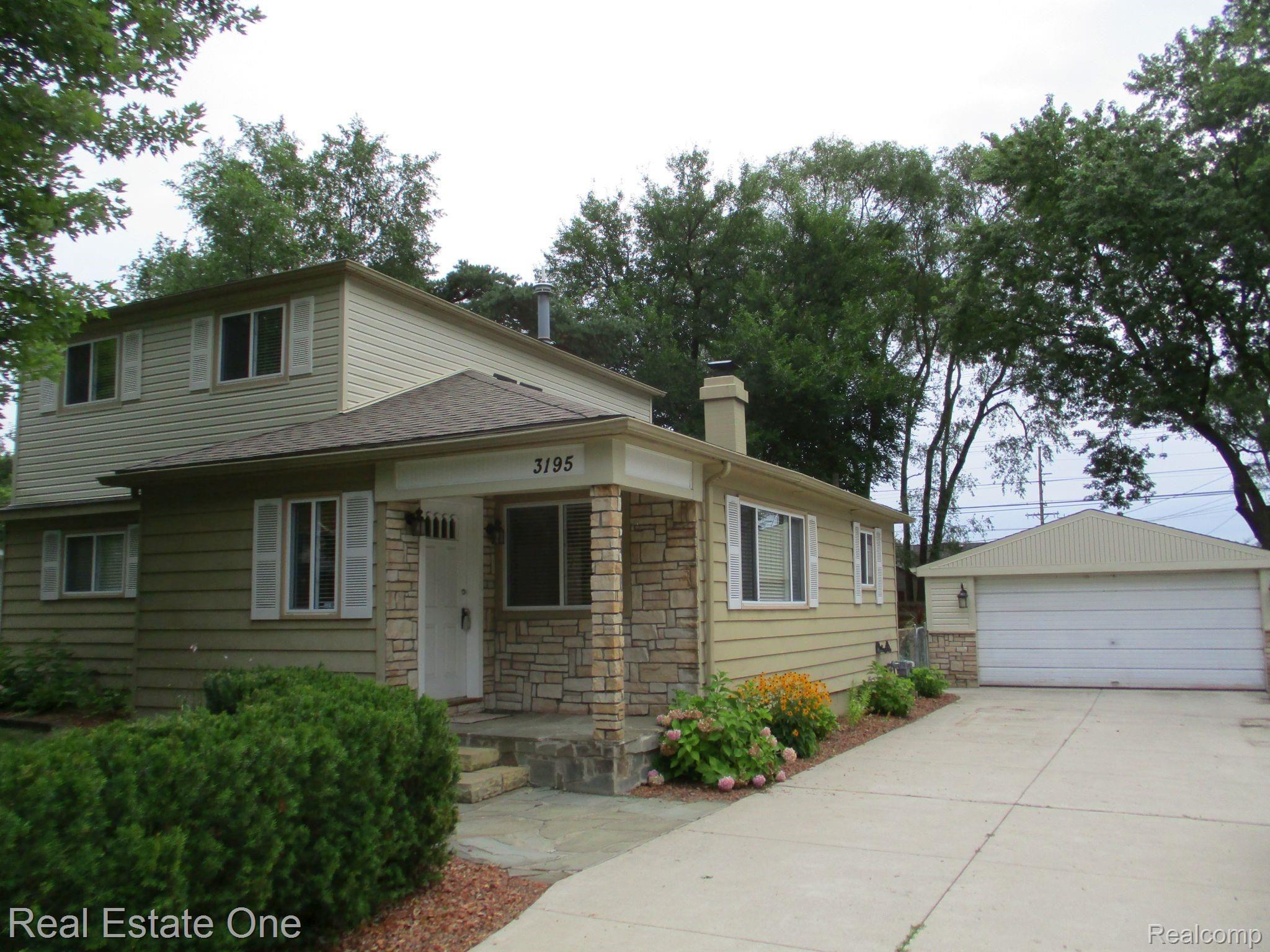 3195 Hessel Avenue Rochester, MI 48307 - Photo 31 of 36 IMG_2392.jpg