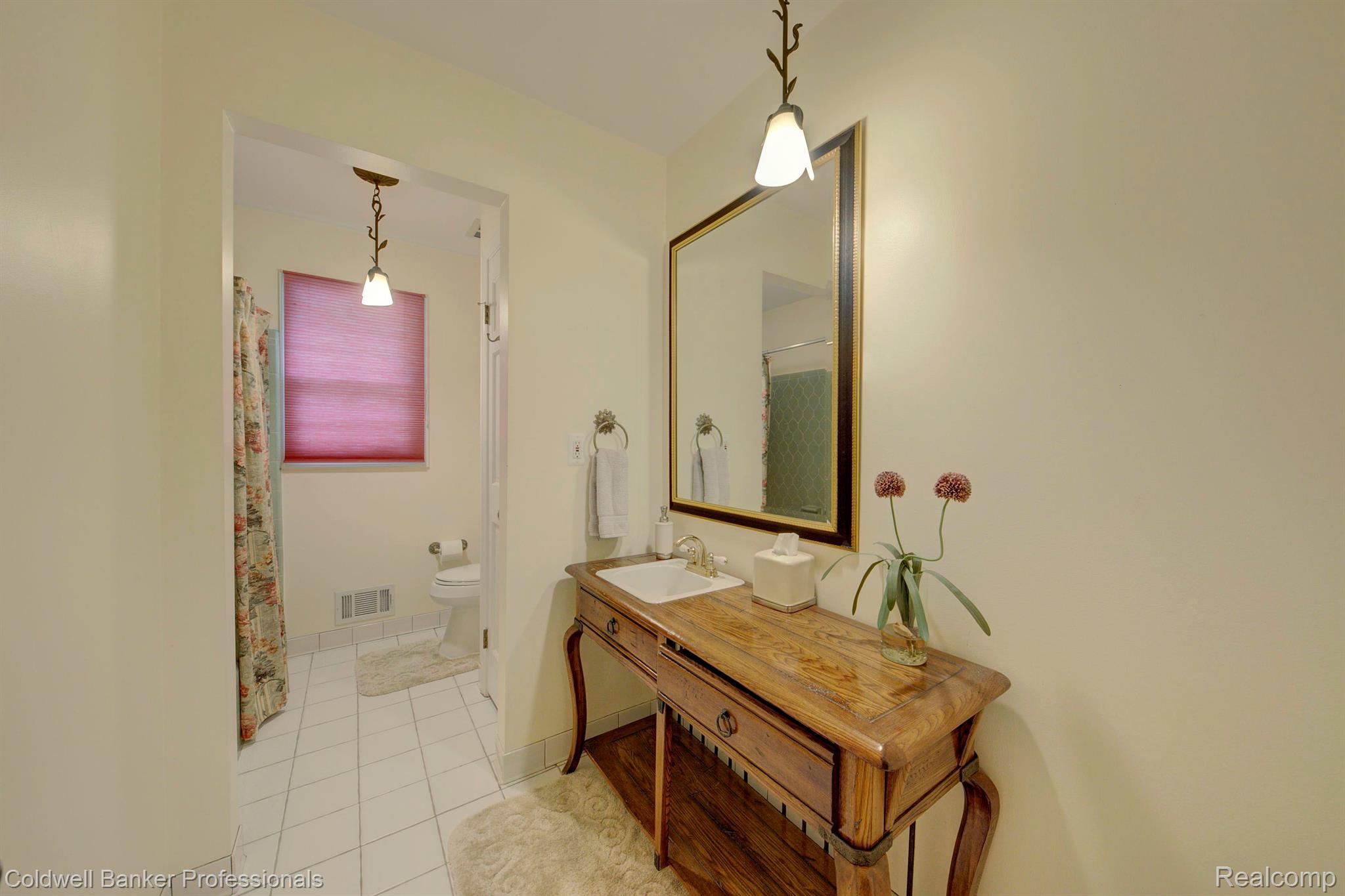 6530 Cranberry Lake Road Clarkston, MI 48348 - Photo 26 of 64 Main bath