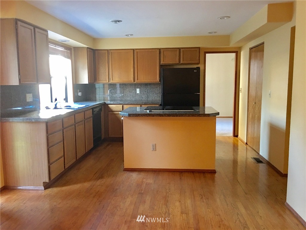 4806 Northeast 21st Street Renton, WA 98059 - Photo 3 of 14 Gallery Image 3