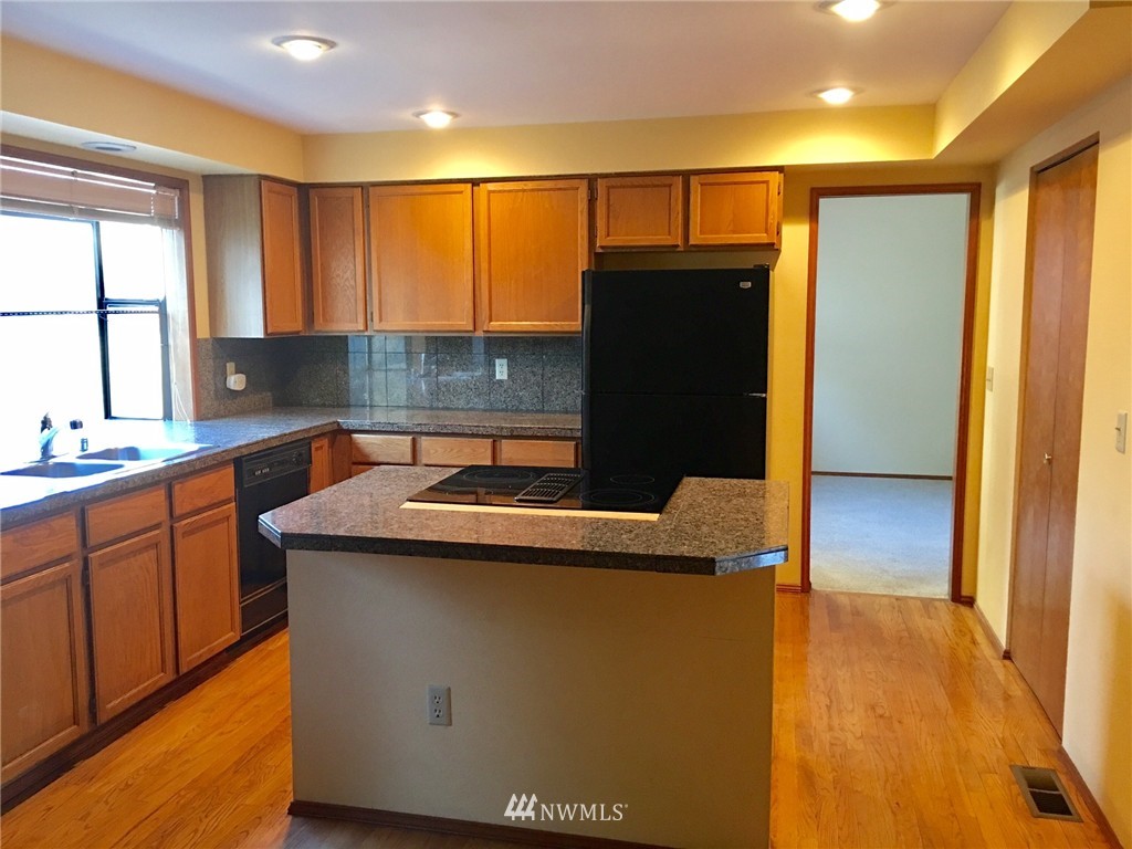 4806 Northeast 21st Street Renton, WA 98059 - Photo 4 of 14 Gallery Image 4
