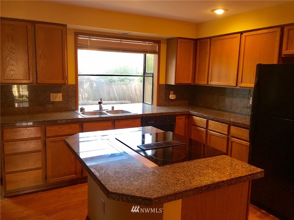 4806 Northeast 21st Street Renton, WA 98059 - Photo 5 of 14 Gallery Image 5