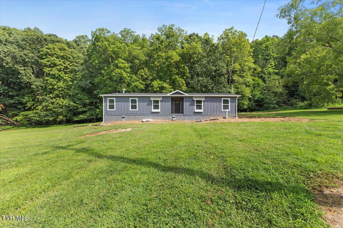 2739 Siam Road Elizabethton, TN 37643 - Photo 2 of 42 02-128A6759
