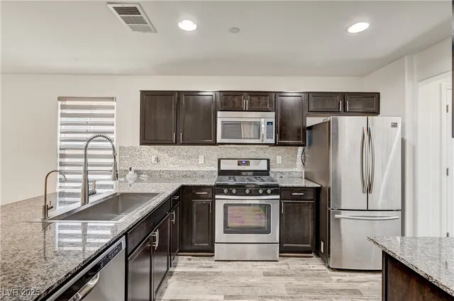 $1,860 | 1050 Spotted Saddle Street, Henderson, NV 89015