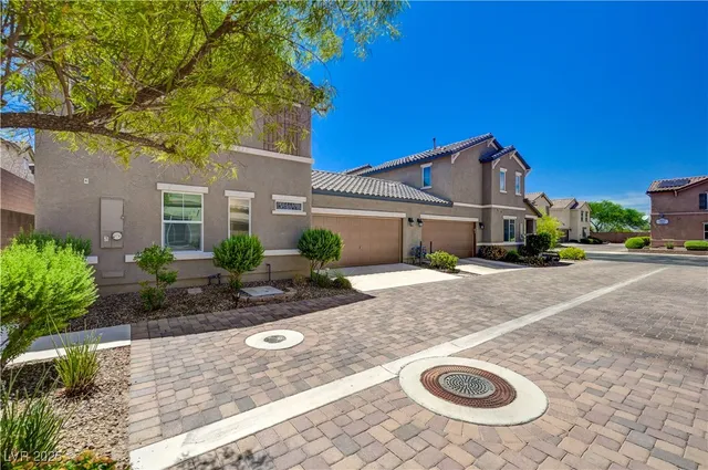 $1,860 | 1050 Spotted Saddle Street, Henderson, NV 89015