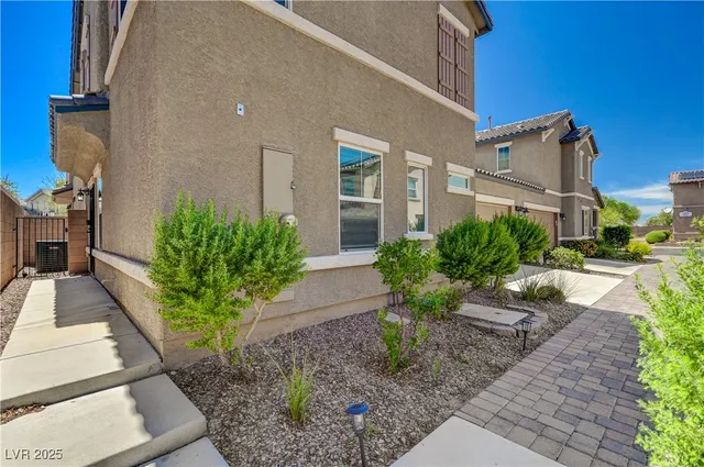 $1,860 | 1050 Spotted Saddle Street, Henderson, NV 89015