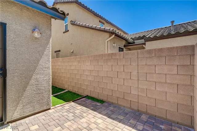 $1,860 | 1050 Spotted Saddle Street, Henderson, NV 89015