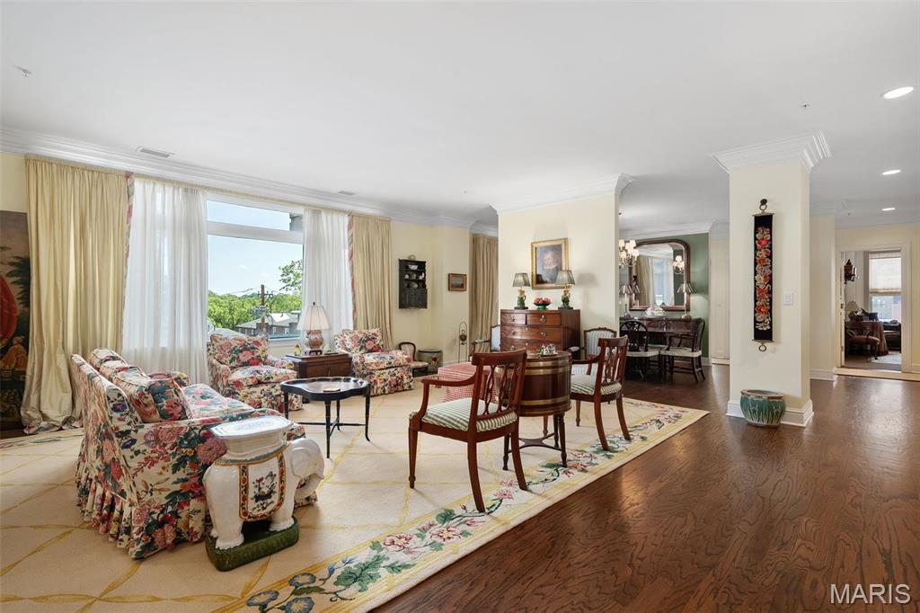 800 South Hanley Road, Unit 2D St. Louis, MO 63105 - Photo 12 of 41