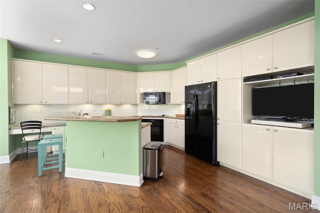 800 South Hanley Road, Unit 2D St. Louis, MO 63105 - Photo 19 of 41