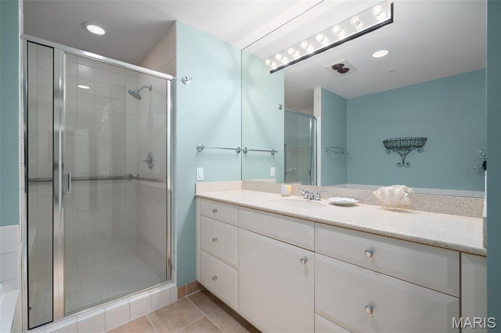 800 South Hanley Road, Unit 2D St. Louis, MO 63105 - Photo 31 of 41