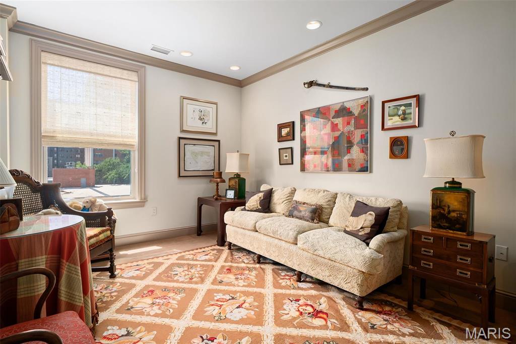 800 South Hanley Road, Unit 2D St. Louis, MO 63105 - Photo 32 of 41