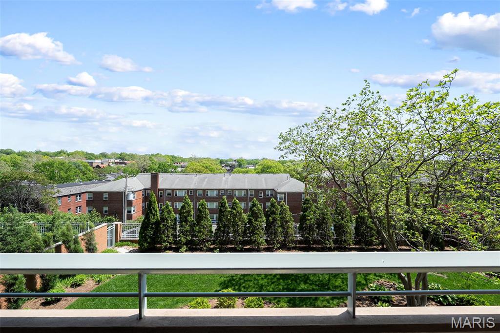 800 South Hanley Road, Unit 2D St. Louis, MO 63105 - Photo 40 of 41