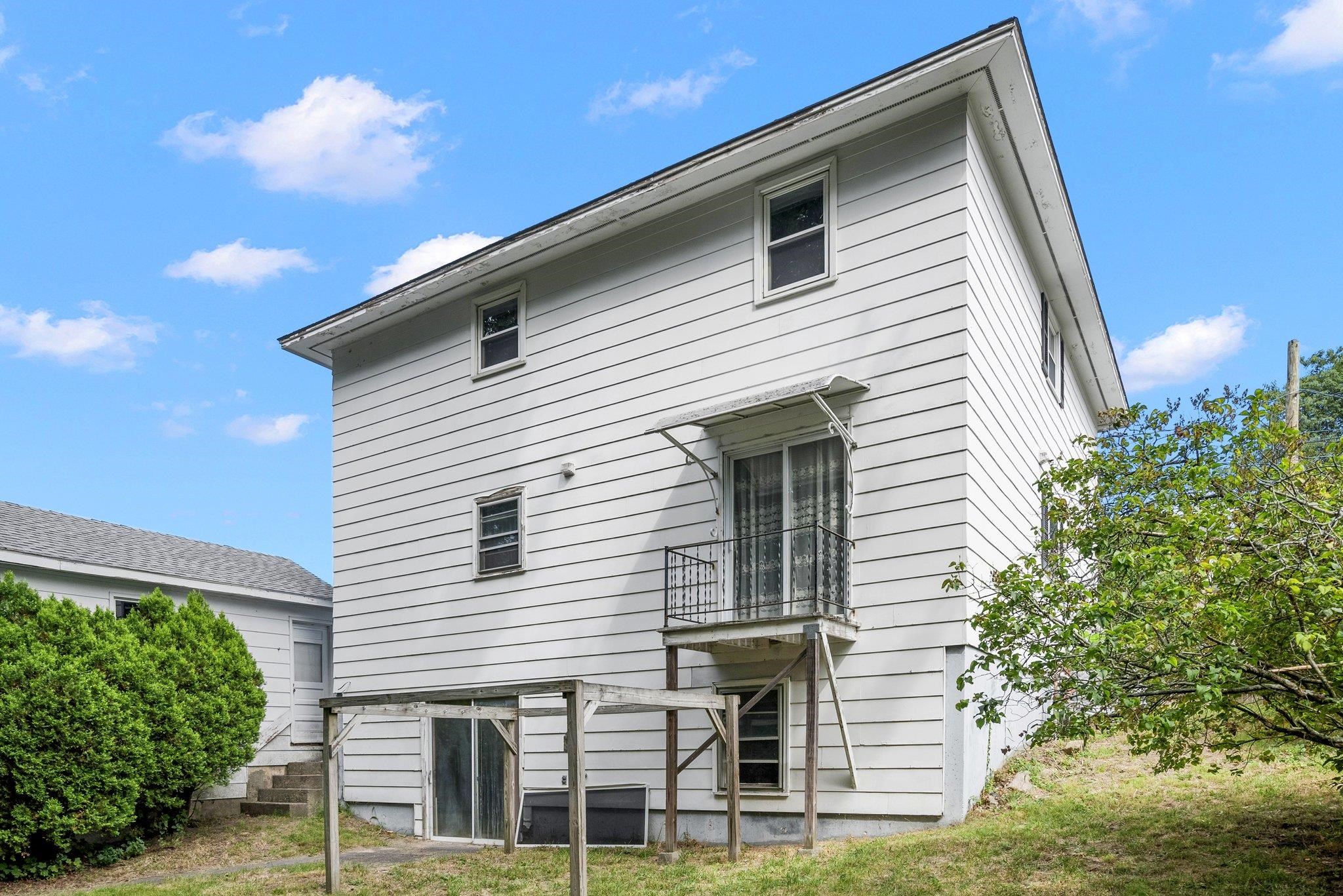 495 Central Street Manchester, NH 03103 - Photo 3 of 40