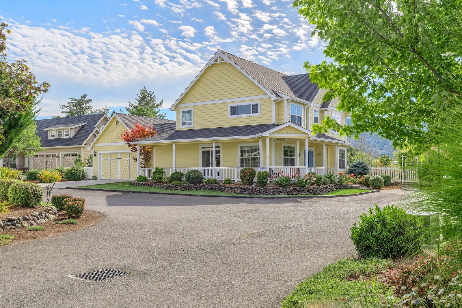 809 Buck Point Street Central Point, OR 97502 - Photo 1 of 45 1