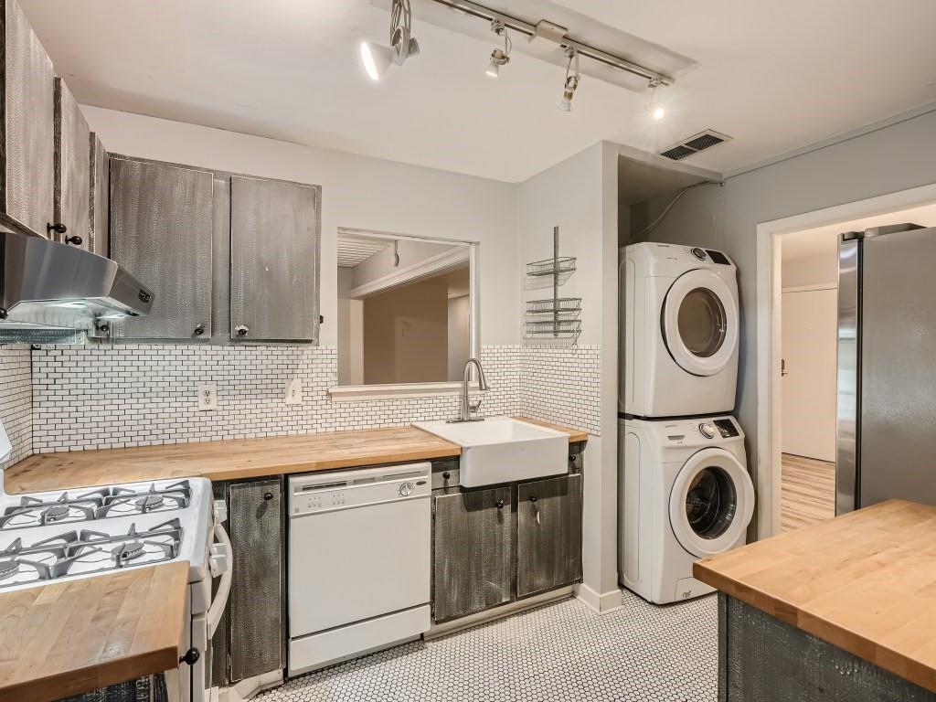 4300 Roswell Road Northeast, Unit 4357 Atlanta, GA 30342 - Photo 1 of 1 a utility room with sink dryer and washer