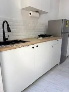 a close view of sink and tap