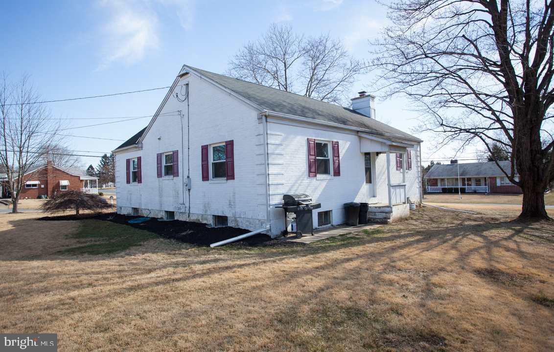 300 Village Road Harrisburg, PA 17112 - Photo 8 of 24 Gallery Image 8