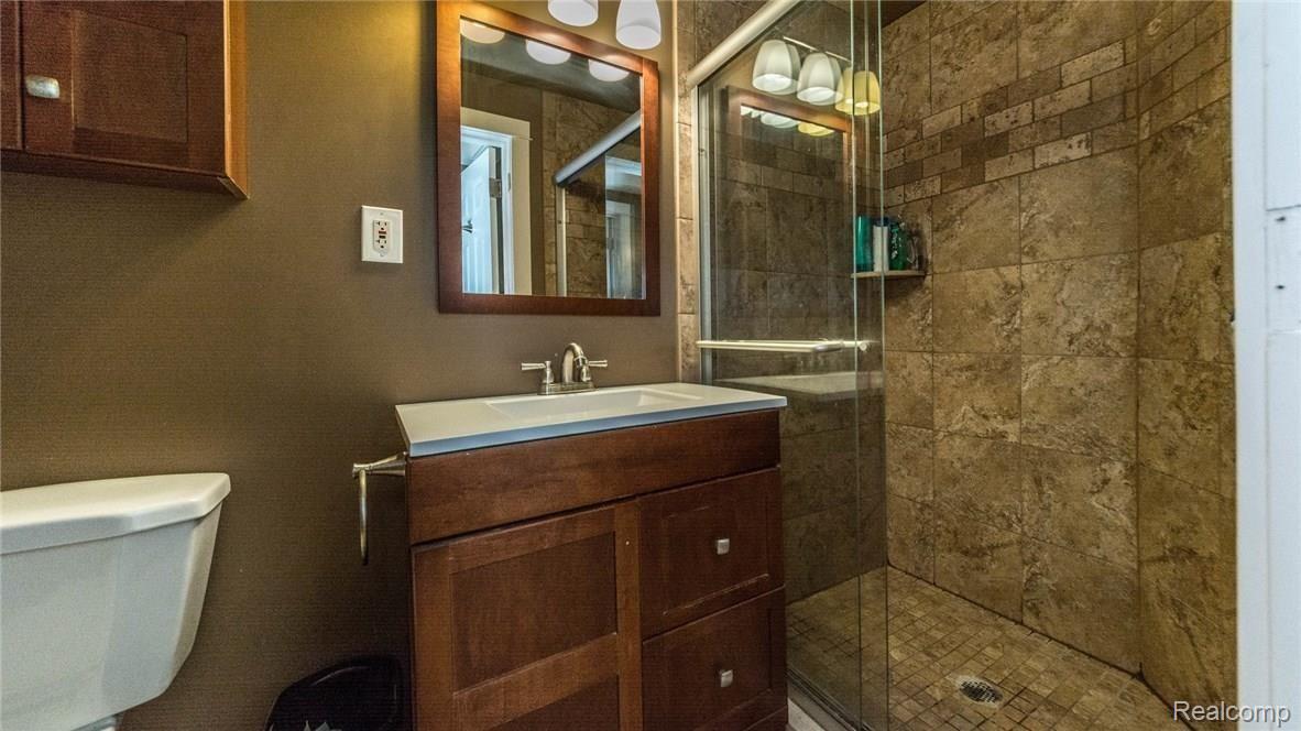 16512 Farmington Road Livonia, MI 48154 - Photo 42 of 80 dsc_0016.jpg