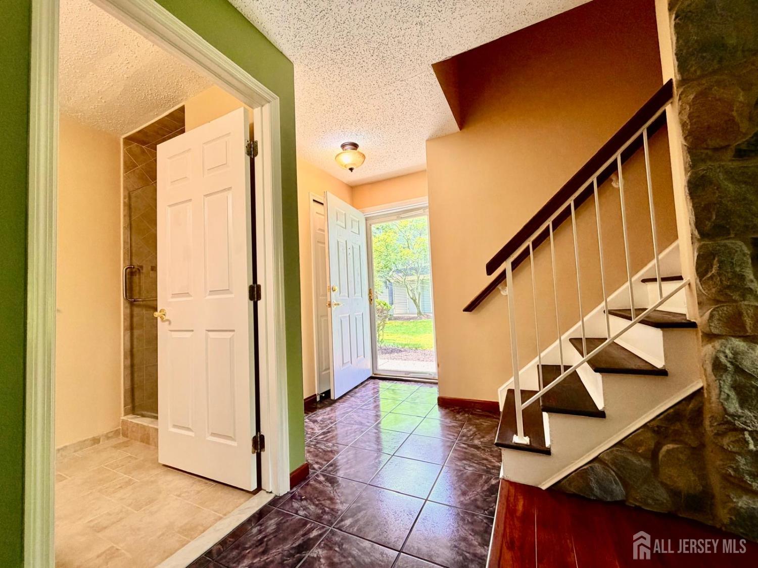 191 Prestwick Way Edison, NJ 08820 - Photo 2 of 19