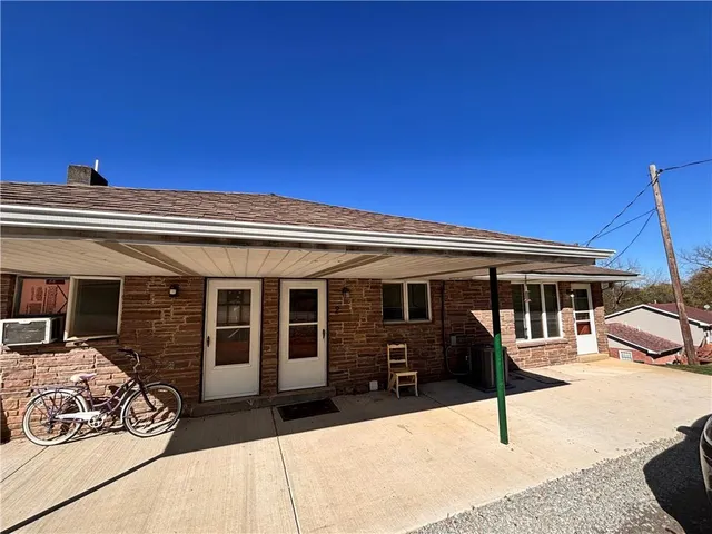 a view of a car park in front of house