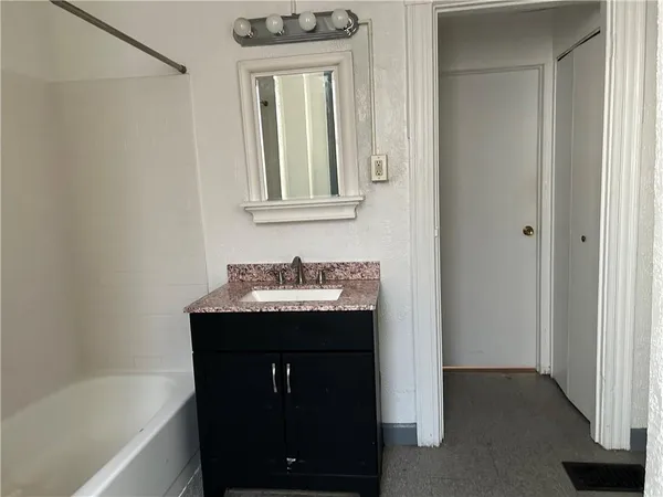 $1,300 | 420 South Pacific Avenue, Unit 2, Pittsburgh, PA 15224