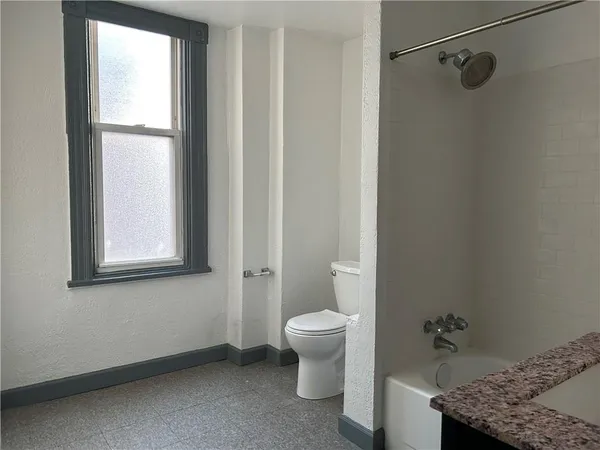 $1,300 | 420 South Pacific Avenue, Unit 2, Pittsburgh, PA 15224