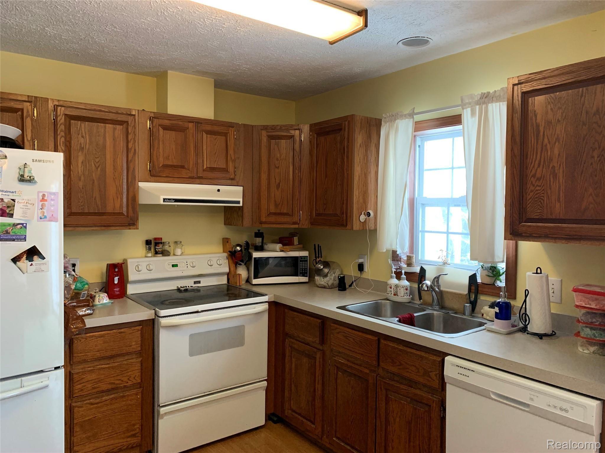 3370 Herd Road Metamora, MI 48455 - Photo 5 of 28 IMG-2280.jpg