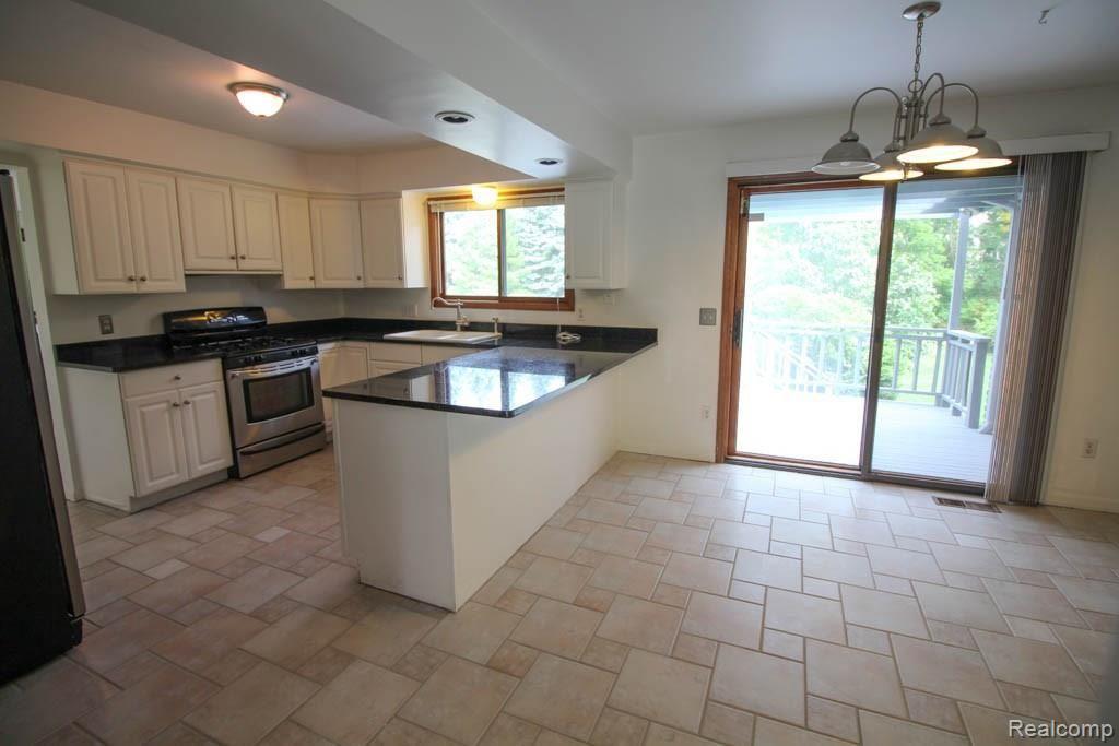 622 Snowmass Drive Rochester Hills, MI 48309 - Photo 3 of 28