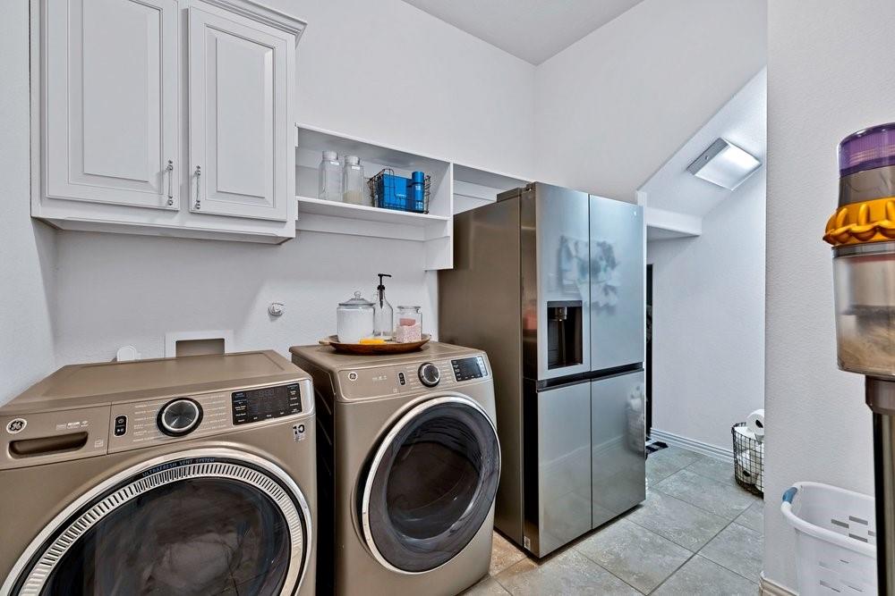 4105 Ranchman Boulevard Denton, TX 76210 - Photo 26 of 39 a utility room with dryer and washer