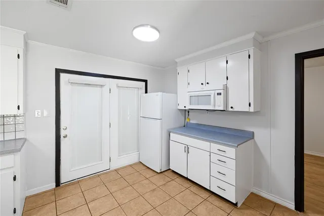 $1,799 | 417 Carroll Avenue, Wake Village, TX 75501