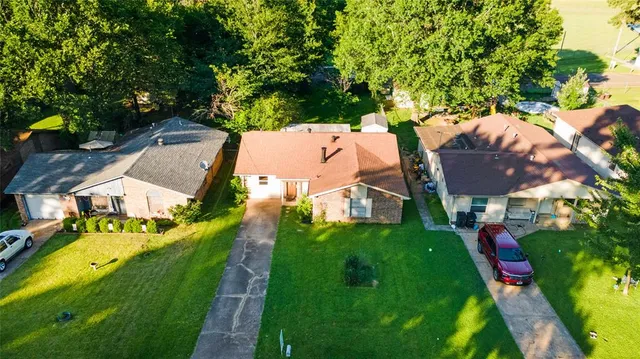 $1,799 | 417 Carroll Avenue, Wake Village, TX 75501